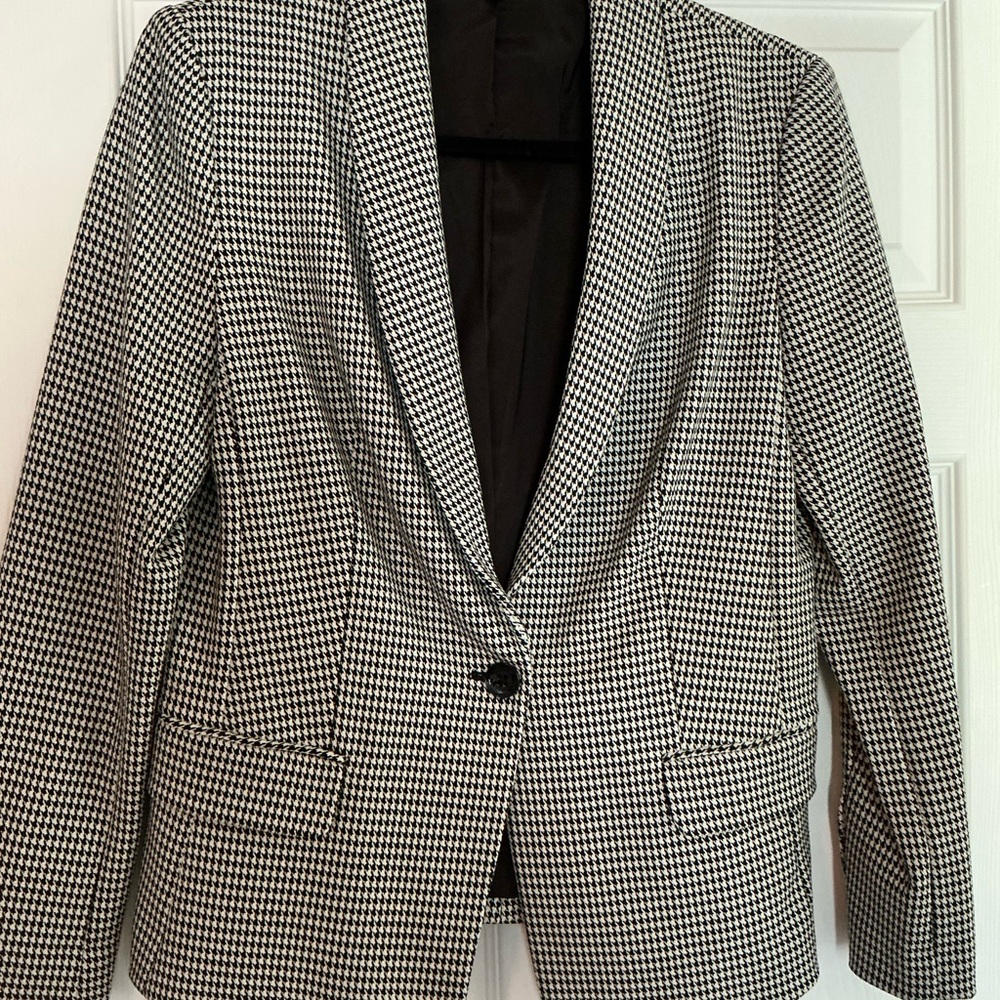 Classic Black and White Houndstooth Blazer